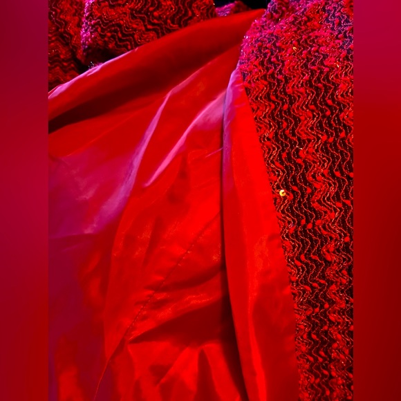 EUC Alfred Dunner jacket in a 12 knitted style w/ red & black including sequins - Picture 5 of 5